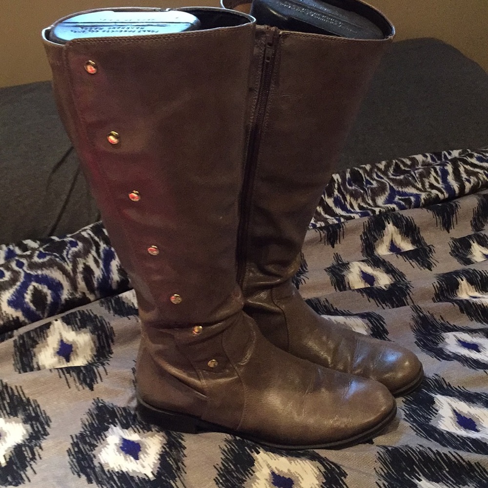 Pair of grey/brown boots.
